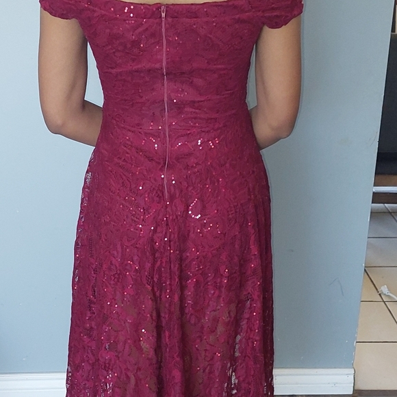 Dresses - Picture 2 of 6